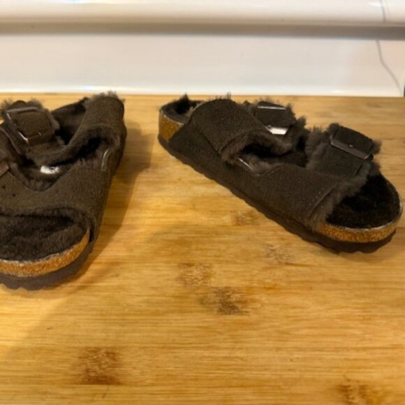 NWOT - Birkenstock Arizona Chocolate Suede Shearling Slide Sandal - Picture 14 of 16